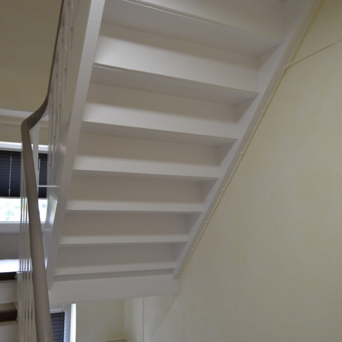 Lackierarbeiten Treppenhaus 2
