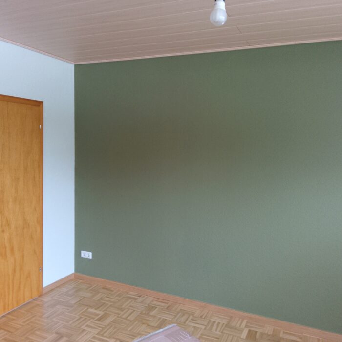 Renovierung mit Raufaser und Anstrich