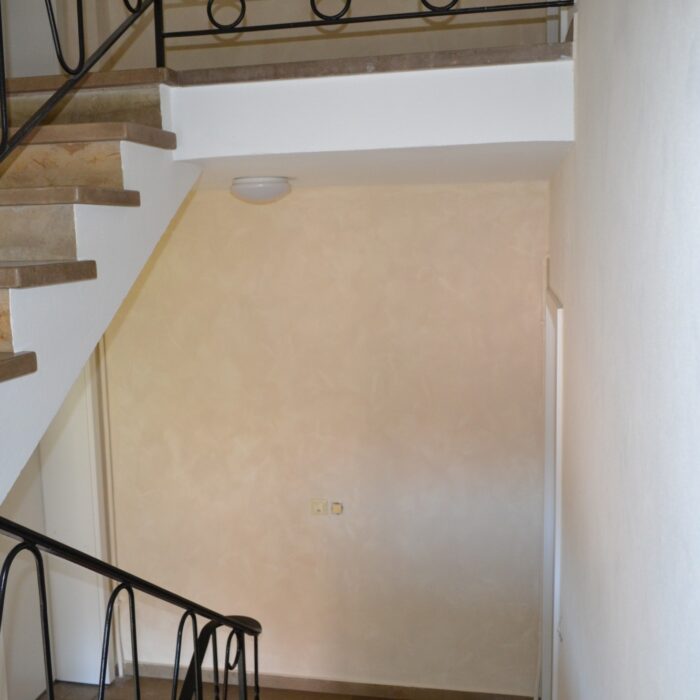 Treppenhausrenovierung mit Feinputz 2