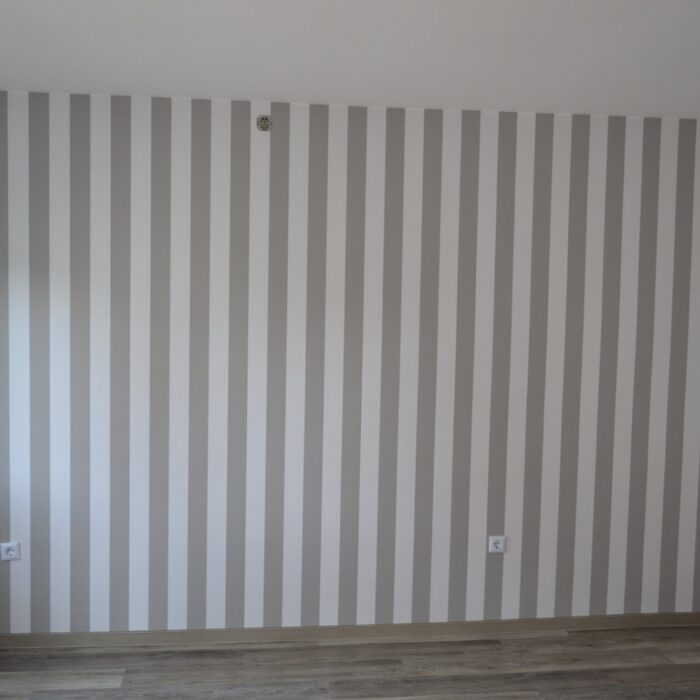 Wohnungsrenovierung mit Anstrich, Tapezier - und Fussbodenarbeiten 2